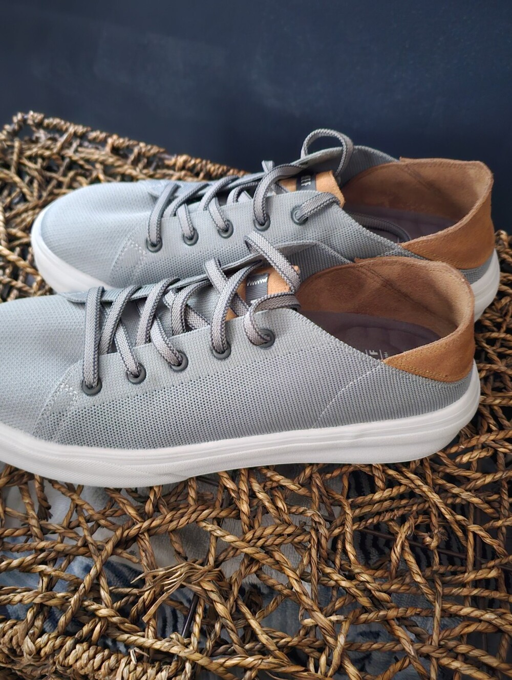 Reef Casual Grey Canvas Sneakers with Tan Accent SIZE 11